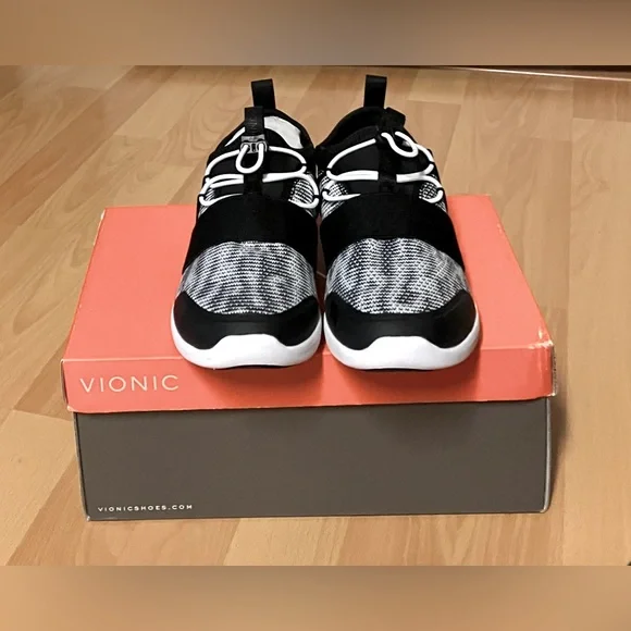 Vionic Womens Alaina Slip On Lifestyle Sneakers Black/White 6 Wide - Picture 3 of 5